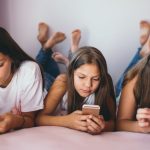 EP: biztonságosabbá kell tenni a közösségi médiát és az online környezetet